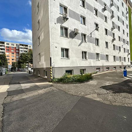 Cozy Studio Apartment In The Wider Center Bratislava Exterior foto