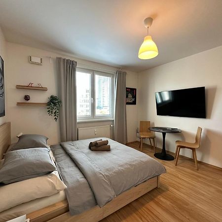Cozy Studio Apartment In The Wider Center Bratislava Exterior foto