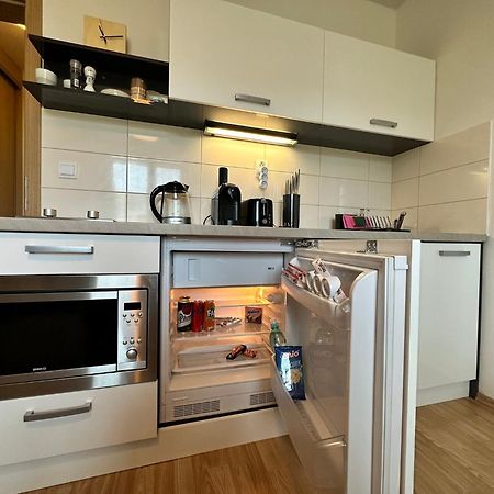 Cozy Studio Apartment In The Wider Center Bratislava Exterior foto